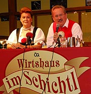 Dr. Gebriele Weishäupl und OB Christian Ude stellten am 24.09.2006 die Halbzeit Bilanz der Wiesn 2006 vor (Foto: Ingrid Grossmann)
